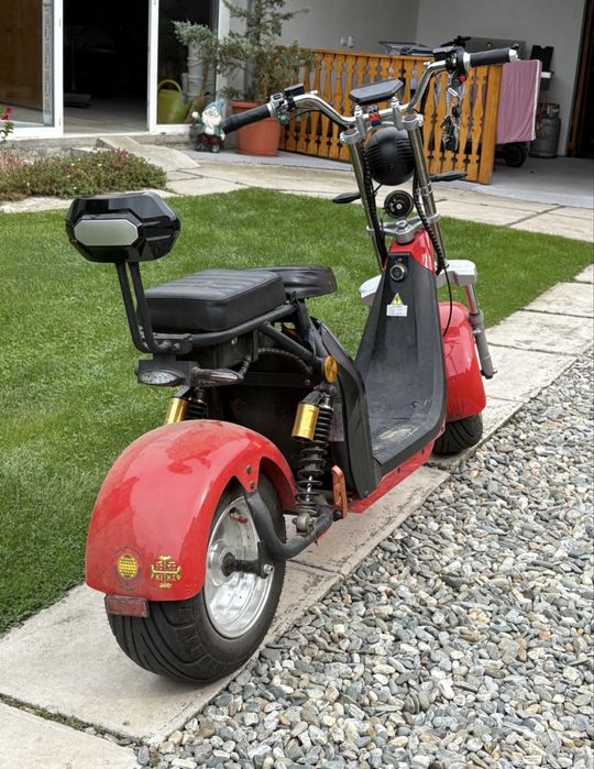 Scuter electric rosu