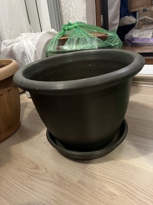 Продам Горшки для домашних цветов.