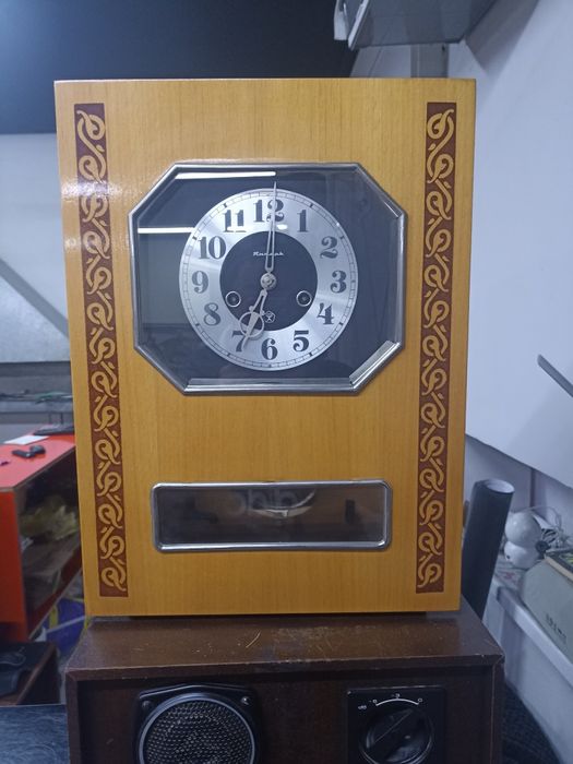 Antikvar soat sotiladi