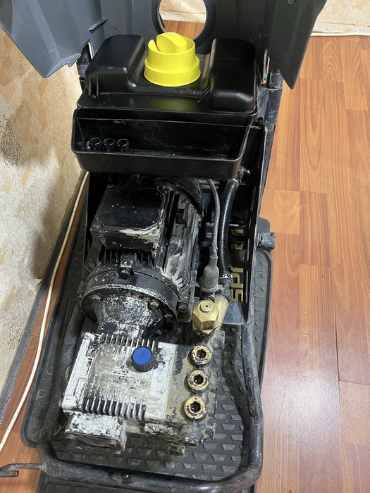 Карчер сотилади Германия оригинал яхши холатда, техник соз.