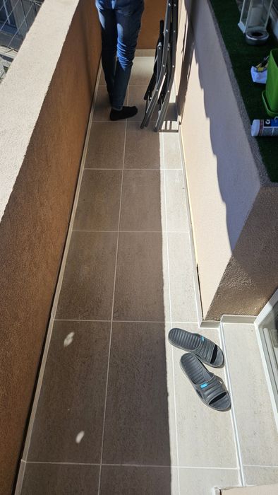 Професионално лепене на плочки и камък – Качество без компромиси