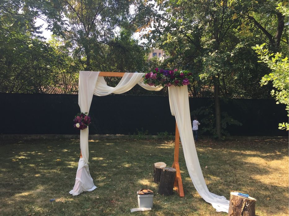 Арка под наем - дървен масив.