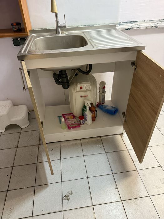 СПЕШНО ПРОДАЖБА Кухненски шкаф с мивка и смесител