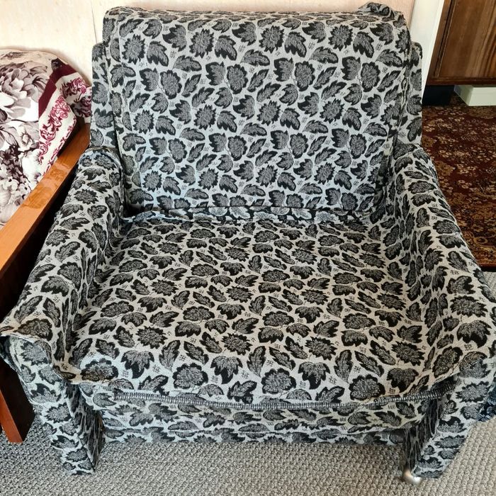 Отдам диван с креслами