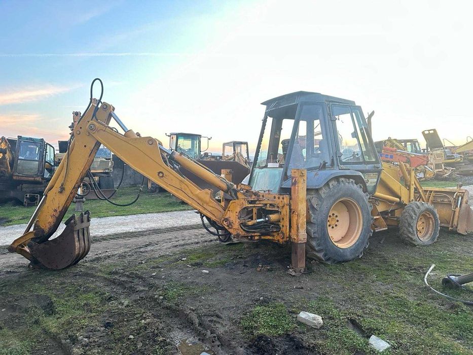 Dezmembrez buldoexcavator Case 580K
