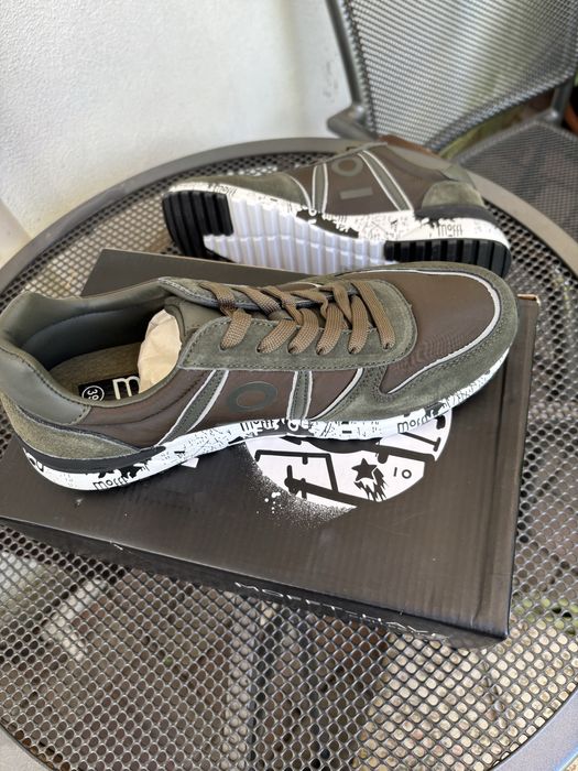 Vand adidasi noi din piele