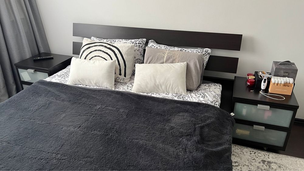 Pat, saltea si noptiere Ikea