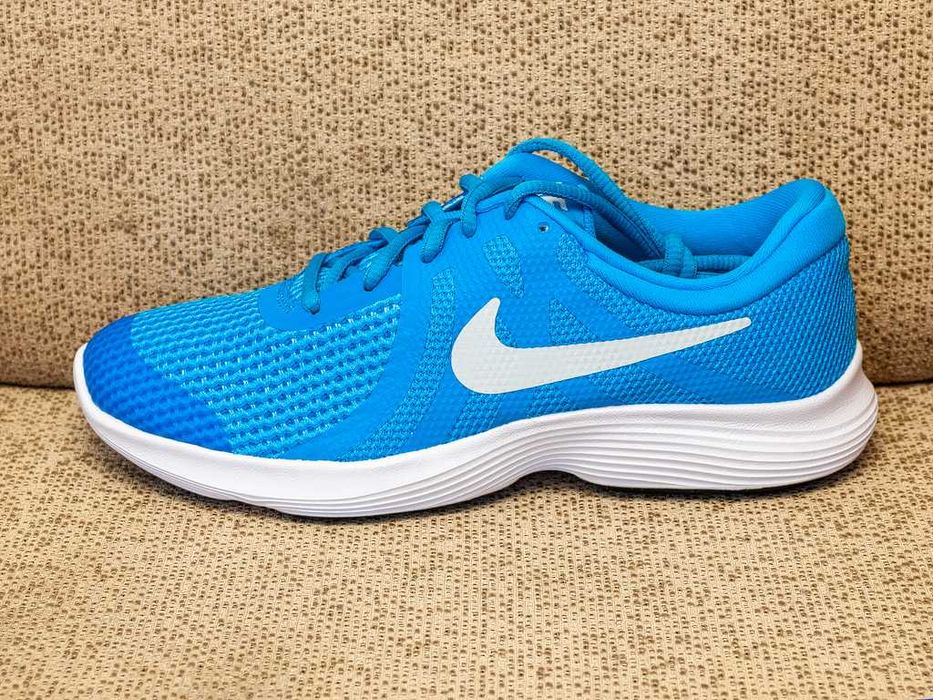 Маратонки Nike номер 38