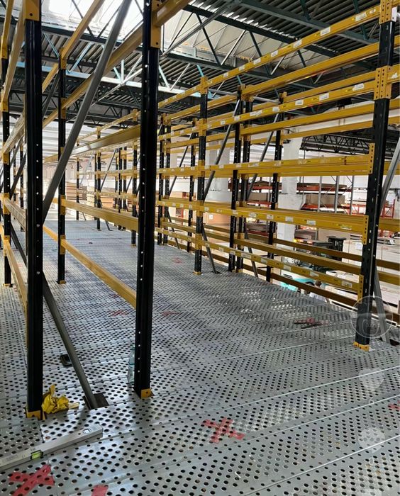 Rafturi metalice