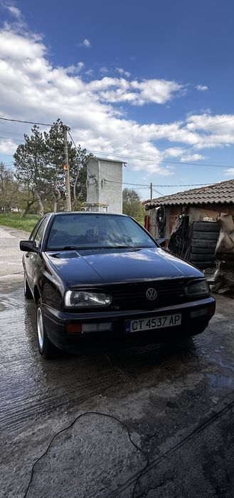 Голф 3  1.6.  75 коня