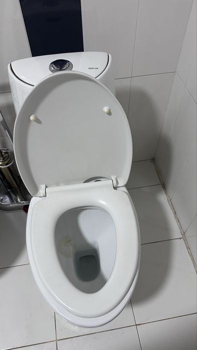 Унитаз продаю  есть трещина