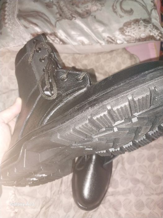 Ботинки продаю новый