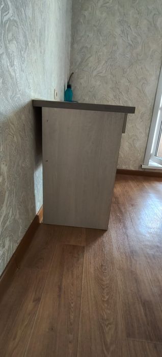 Продаются комод, письменные столы, шкаф