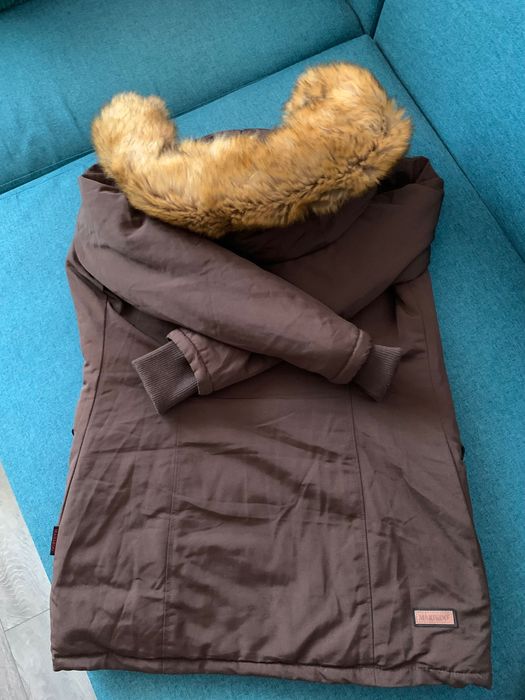 Jacheta femei,stare foarte buna ,maro cu gluga