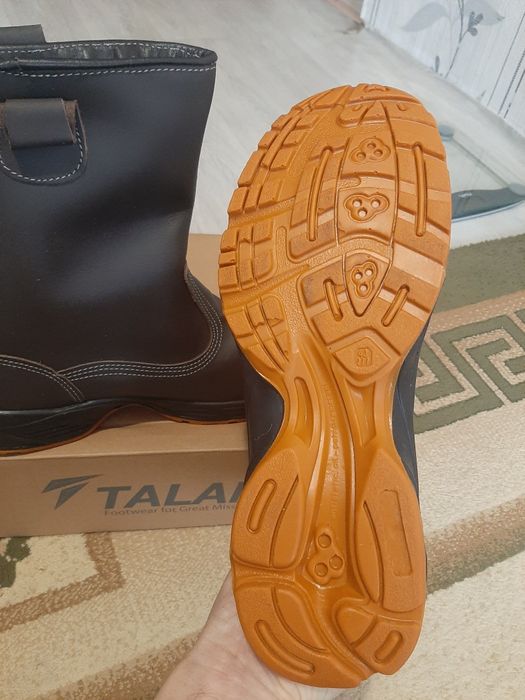 Продам зимние спецобувь!