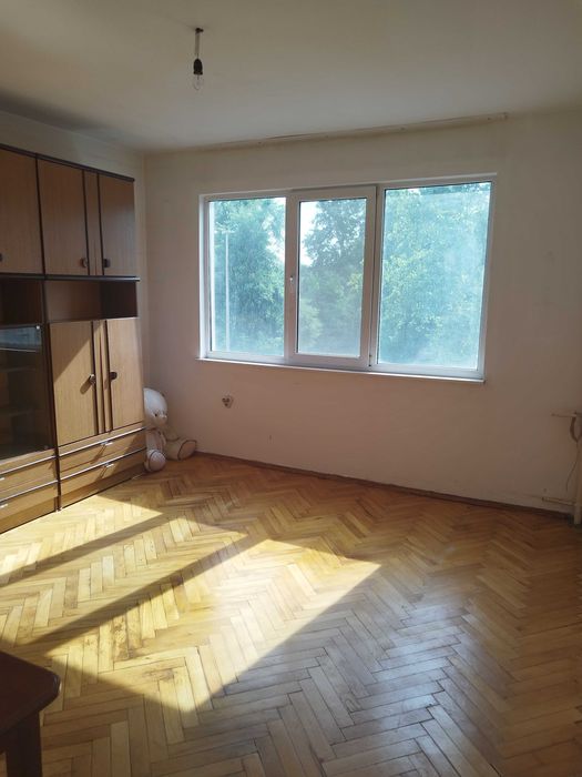 Дава се под наем Тристаен апартамент в Плевен, Идеален център - 90 кв.м за 306 € - Снимка #1