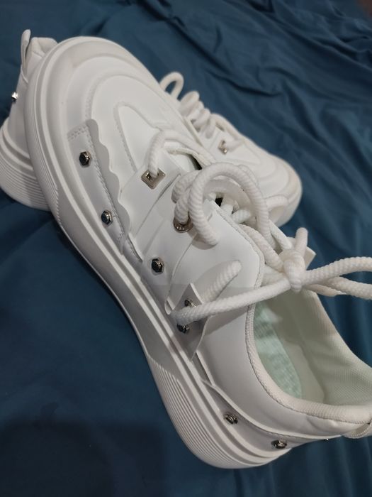 Кросовки новые из Китая