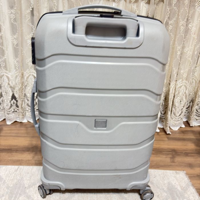 Продам чемодан новый