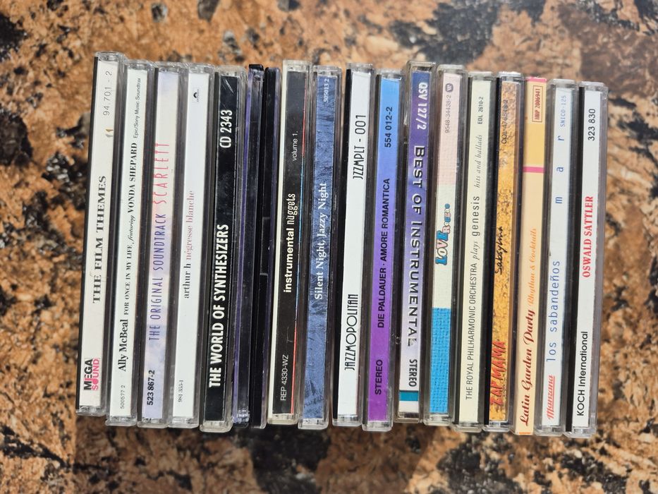 Vând 64 CD muzica usoara mixta straina artisti internationalii
- Tot lotul de 64 CD cu muzică usoara mixta straina 455 lei (aproximativ 7lei /1CD)
65