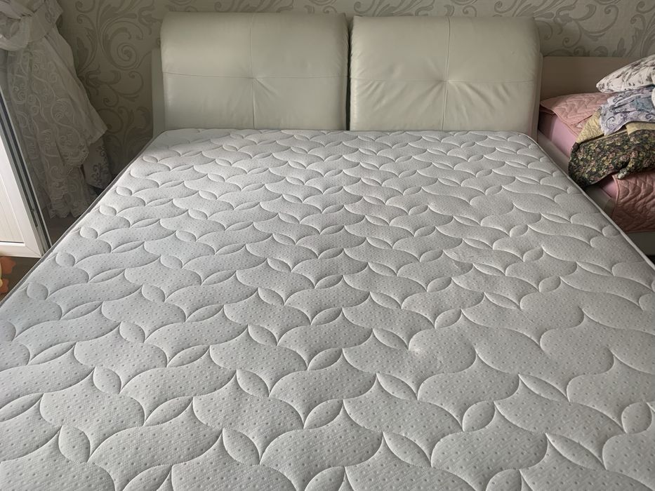 Продам срочно двуспальную кровать