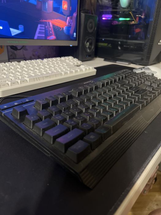 Продам игровую клавиатуру HyperX Alloy RGB