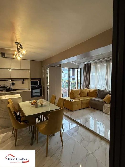 Продава се Четиристаен апартамент в София, Белите брези - 100 кв.м за 1811 €/кв.м - Снимка #1