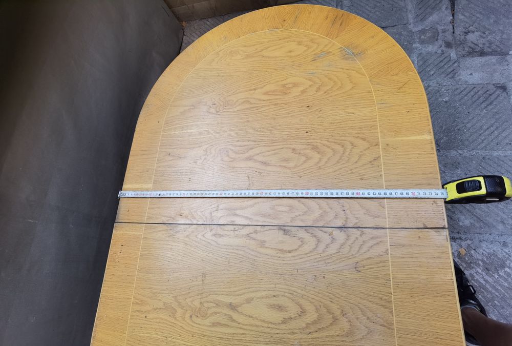 Холна маса от масивно дърво