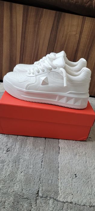 Vand paupuci Valentino