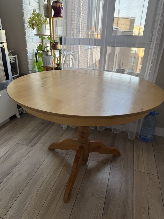 Продам обеденный стол