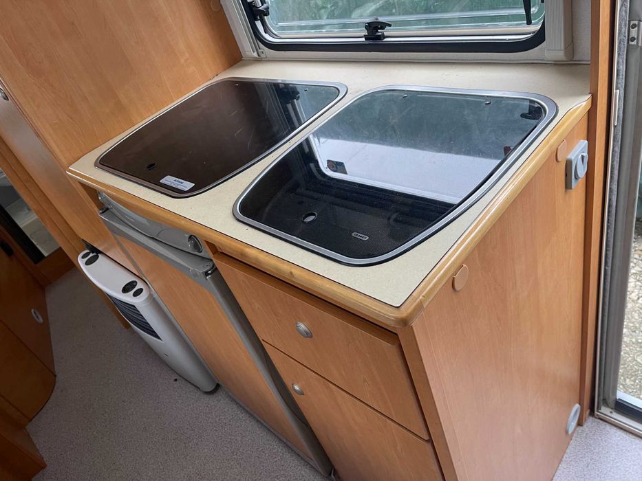 Продавам  каравана нов внос с възможност за преспиване на 6 човека