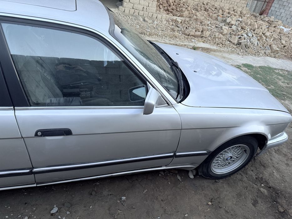 Е32 БМВ  радном окрасе