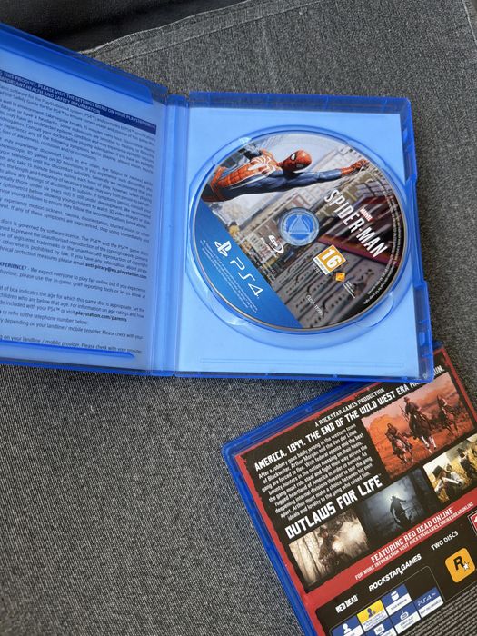 Продавам red dead redeption 2 и marvel spider-man за plastation 4-5