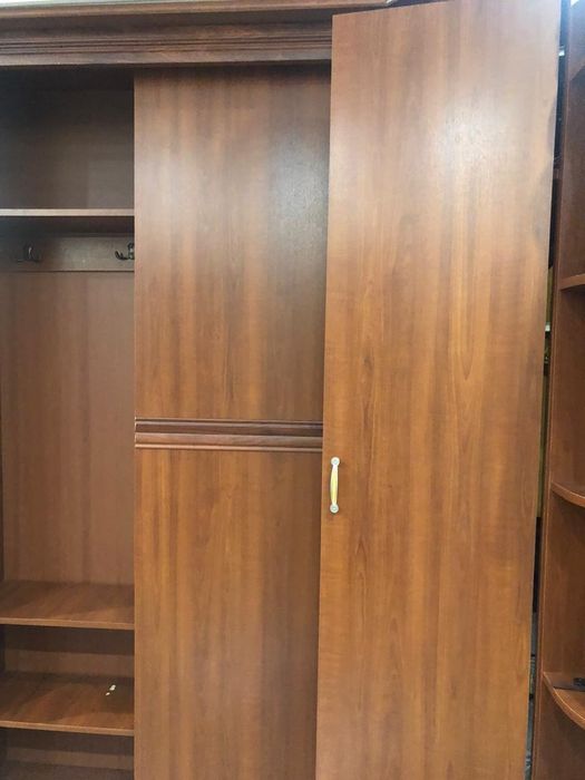 Продаю шкаф очень вместительный
