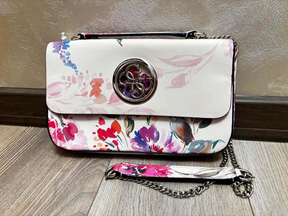 Дамска чанта Guess