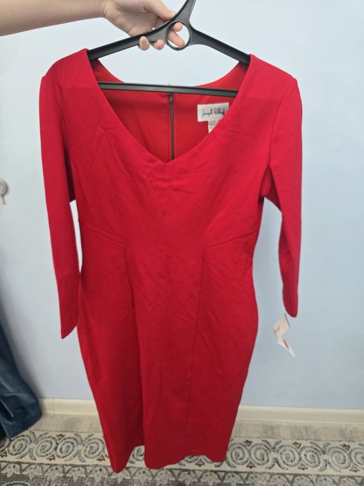 Продаётся коктейльное красное платье