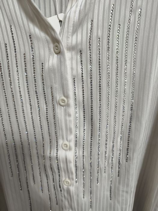 Нарядная блузка с камнями новая