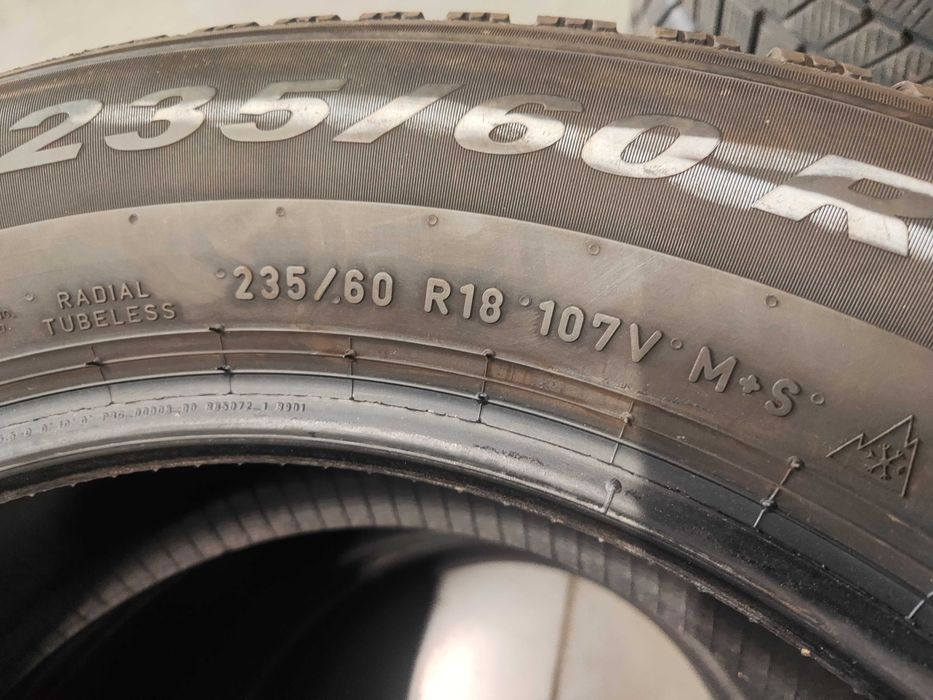 2бр.зимни гуми 235/60/18 Pirelli