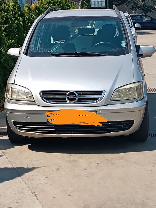 Продавам Опел Зафира