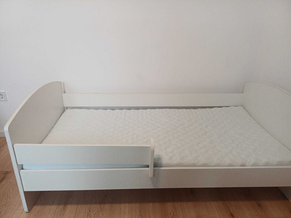 Vând   pat  pentru   copii (160  cm  lungime  și  80  cm  lățime)