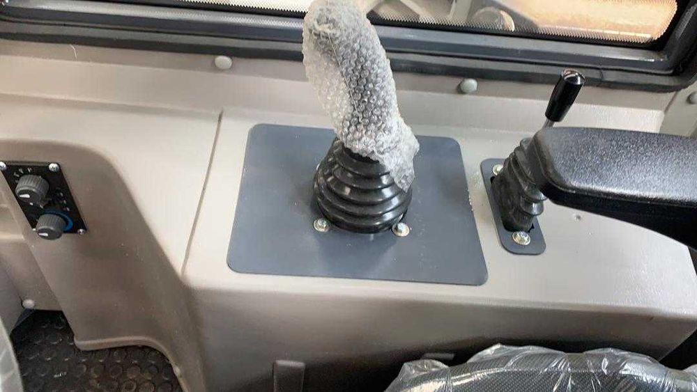 Incarcator frontal Nou, 1,5t capacitate de ridicare