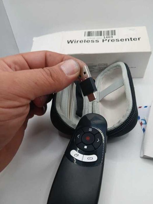 Telecomandă Prezentări Wireless Presenter cu Laser și Husă de Protecție