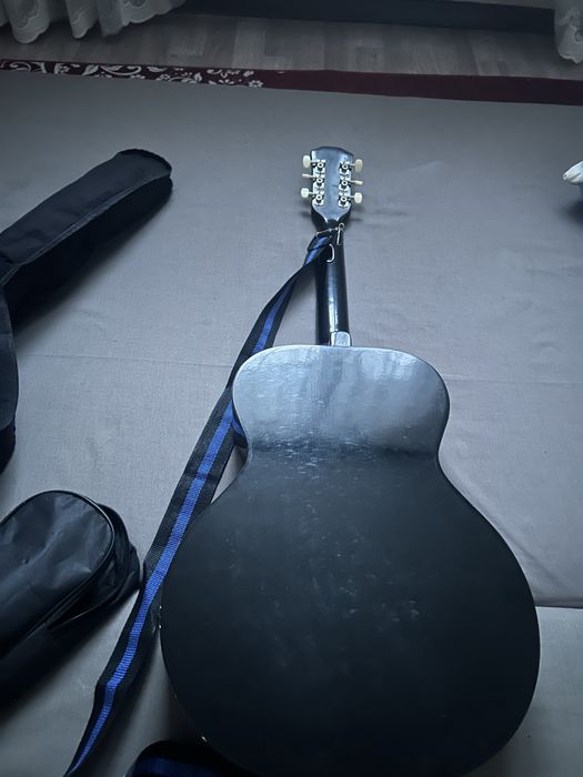 Гитара  сатылады бағасы 20000 тг