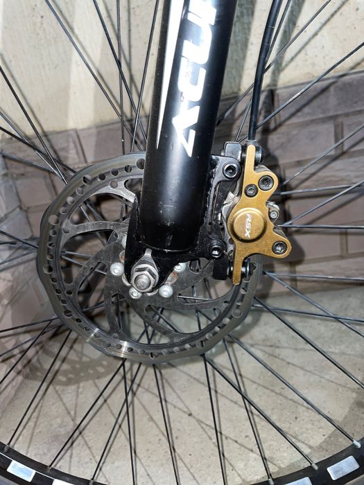 Горный Велосипед! Куплен год назад обслуживался каждые два месяц.