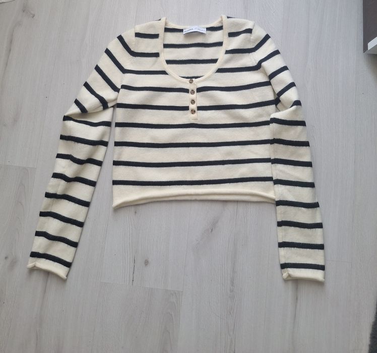 Pulover in dungi cu guler V