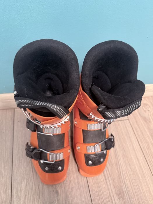 Продавам детски ски обувки 22.5