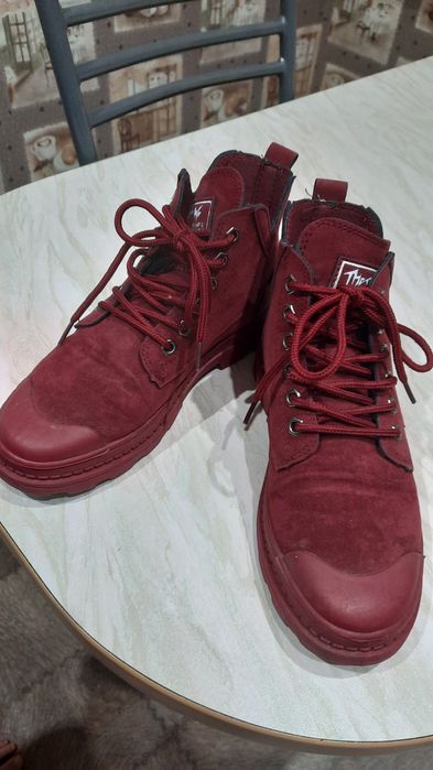 Продаю демисезонные ботинки