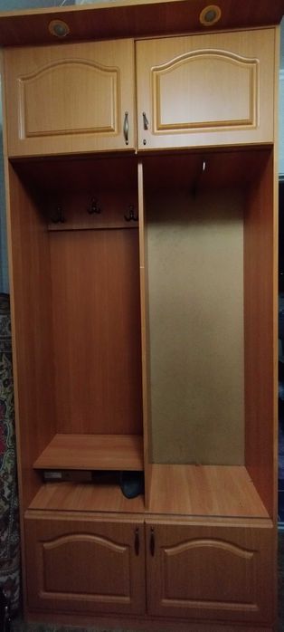 Продам шкаф в прихожую