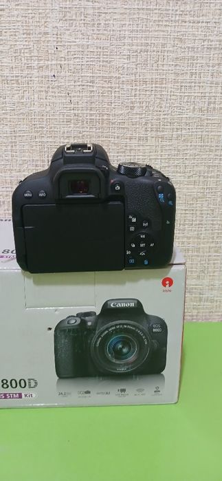 Canon EOS 800 D .
