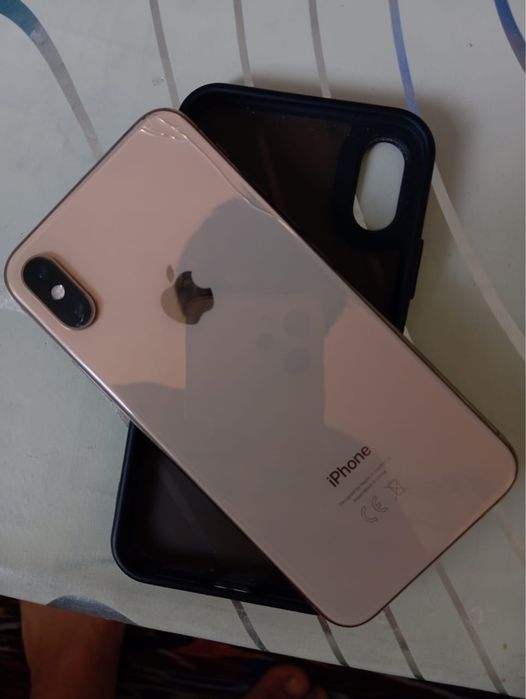 Продам Айфон xs состаение нормально