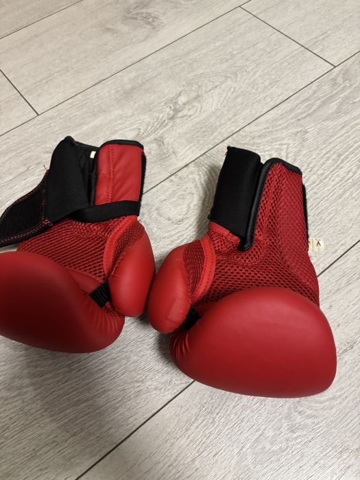 Manusi de box impecabile